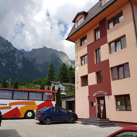 Hotel Iri Busteni Bagian luar foto