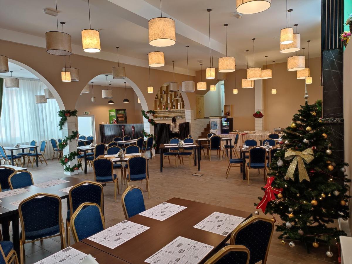 Hotel Iri Busteni Bagian luar foto