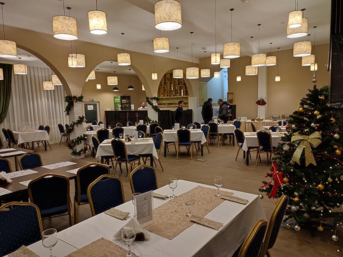 Hotel Iri Busteni Bagian luar foto