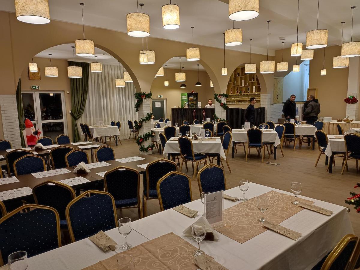 Hotel Iri Busteni Bagian luar foto