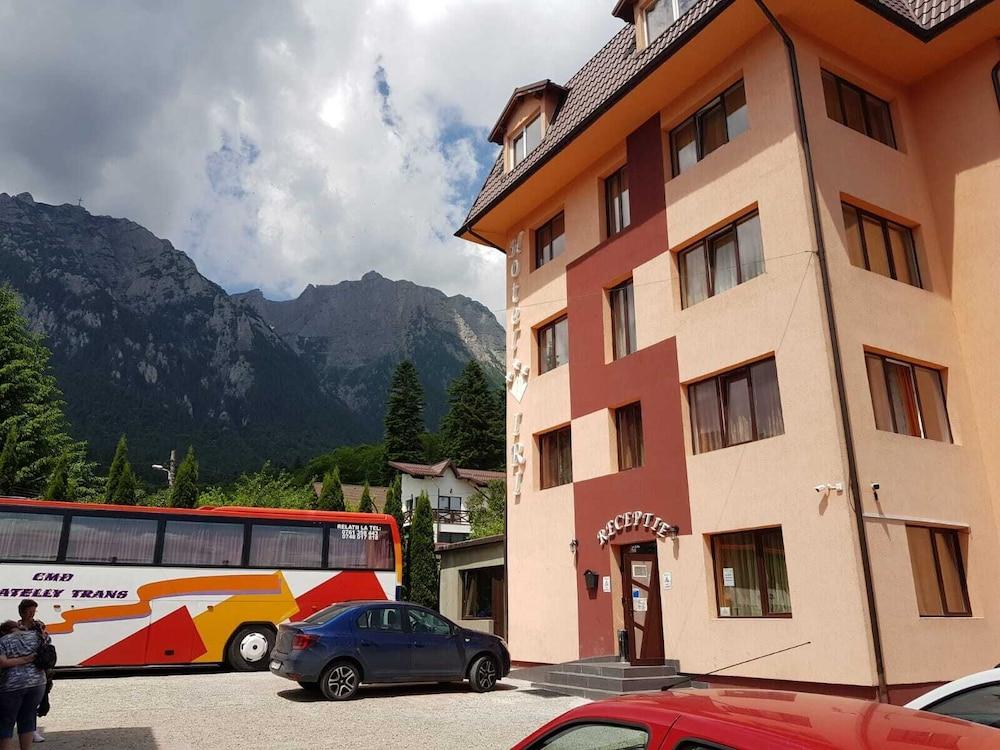 Hotel Iri Busteni Bagian luar foto