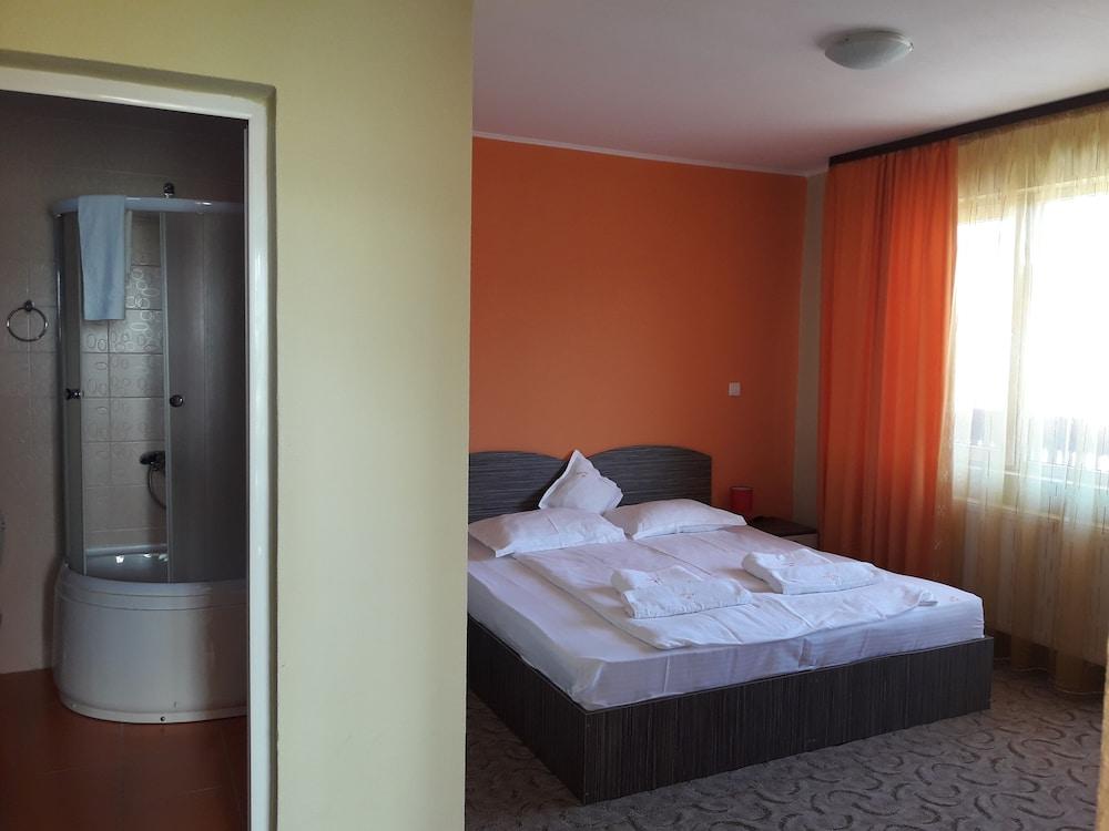 Hotel Iri Busteni Bagian luar foto