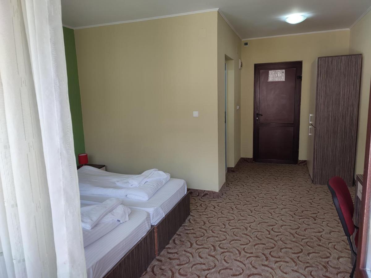 Hotel Iri Busteni Bagian luar foto