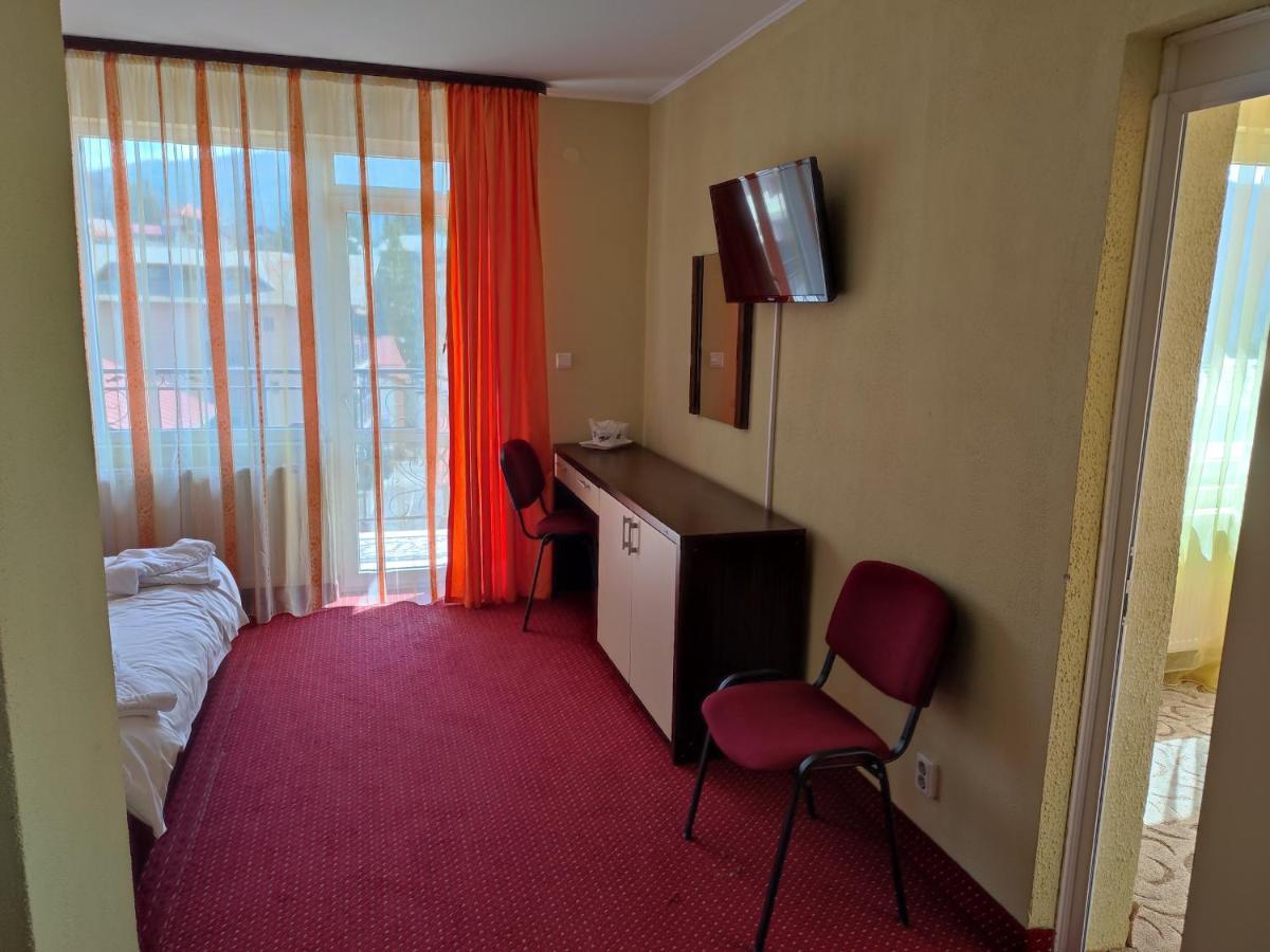 Hotel Iri Busteni Bagian luar foto
