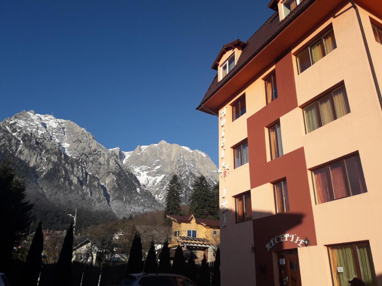 Hotel Iri Busteni Bagian luar foto